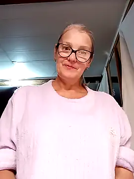 irinamaux online show from October 27, 2025, 4:44 pm