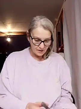 irinamaux online show from November 4, 2025, 11:04 pm