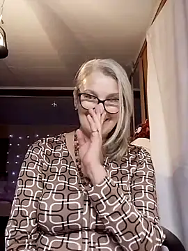 irinamaux online show from November 8, 2025, 7:08 am