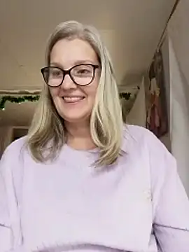 irinamaux online show from November 30, 2025, 10:58 pm