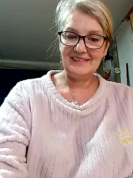 irinamaux online show from April 15, 2026, 2:57 pm