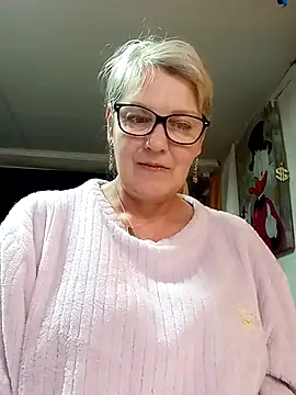 irinamaux online show from April 20, 2026, 11:28 pm