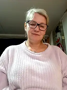 irinamaux online show from April 21, 2026, 1:42 am