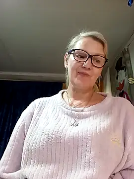 irinamaux online show from April 22, 2026, 4:37 am