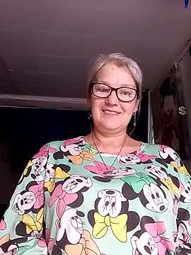 irinamaux online show from June 5, 2026, 4:08 am