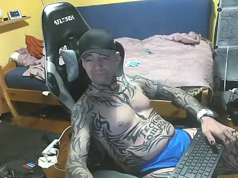 Tomi18cmm2 online show from October 31, 2025, 10:33 pm