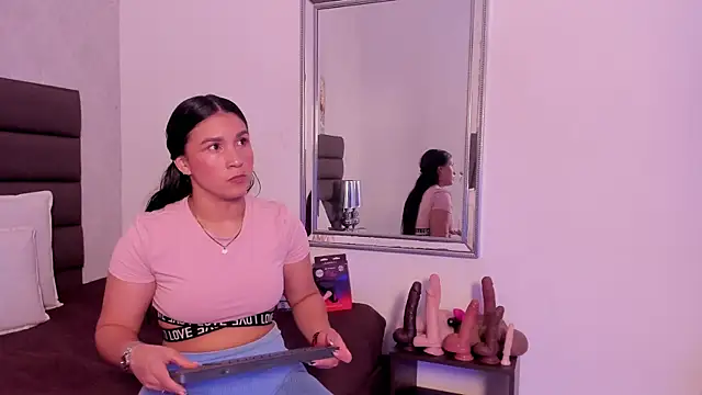 Sofi Perez  online show from September 12, 2025, 11:10 am