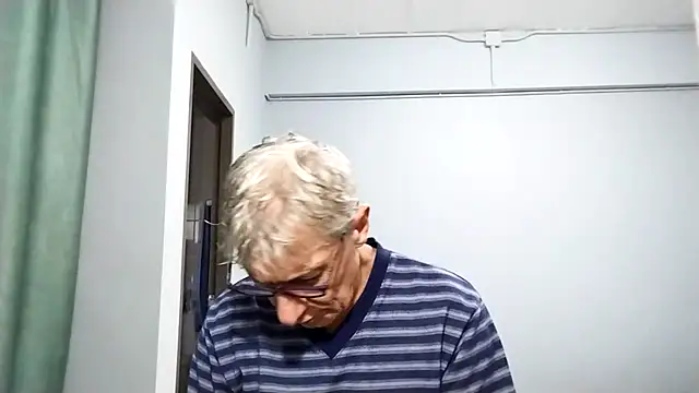 BIGUNCUTHARDCOCK online show from September 16, 2025, 12:11 am