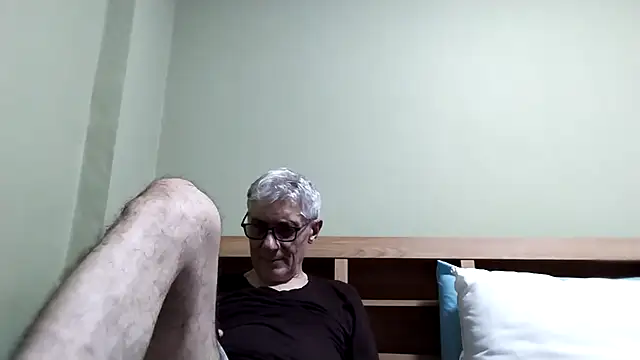 BIGUNCUTHARDCOCK online show from November 9, 2025, 1:53 pm