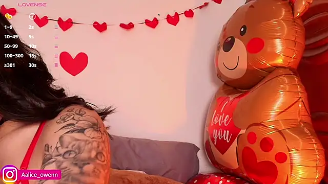 Aliceowenn online show from February 14, 2025, 9:10 pm