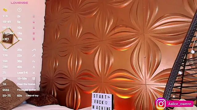 Aliceowenn online show from March 5, 2025, 9:04 pm