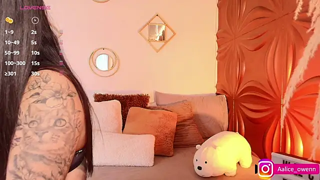 Aliceowenn online show from October 4, 2025, 9:13 pm