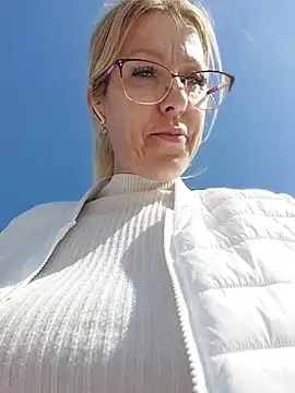 blondyruby online show from March 9, 2026, 9:46 am