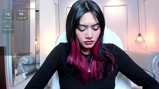 AzuraKindong online show from February 5, 2025, 7:31 pm