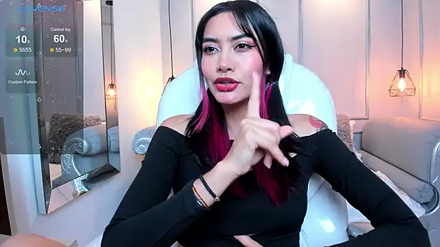 AzuraKindong online show from February 6, 2025, 10:21 pm