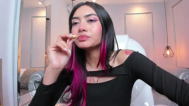 AzuraKindong online show from March 15, 2025, 1:41 am