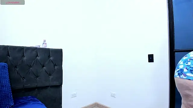 bonnyy26 online show from November 6, 2025, 9:10 am