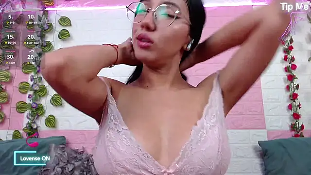 AnyaFloyd69 online show from March 7, 2025, 11:49 pm