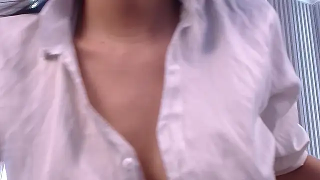 AnyaFloyd69 online show from September 19, 2025, 9:15 pm