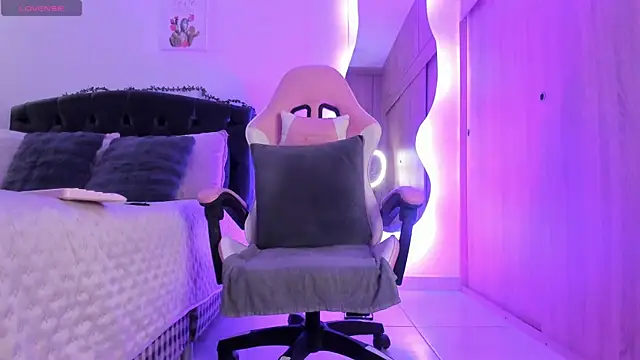 Amaranthaa1 online show from October 10, 2025, 11:31 am