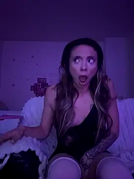 greedybratt online show from November 14, 2025, 8:02 am