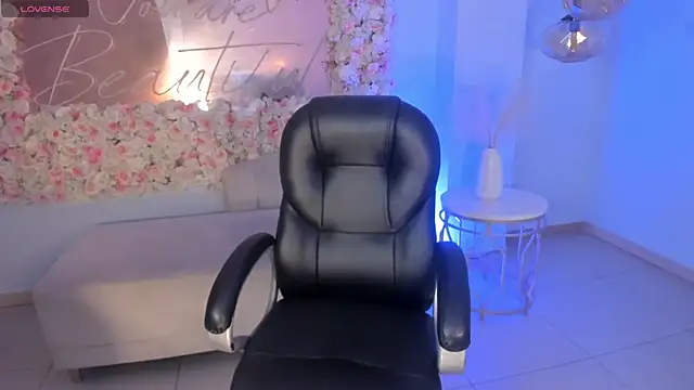 sarawinstone online show from January 8, 2025, 8:07 pm