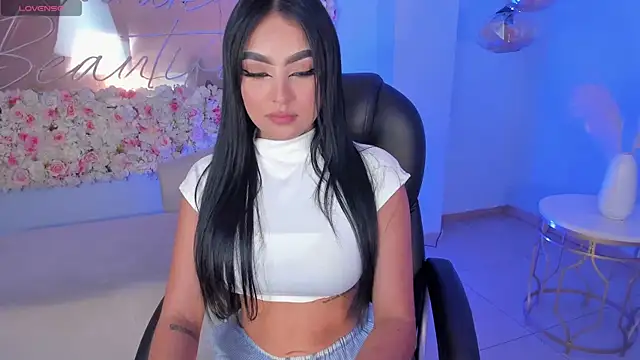 sarawinstone online show from January 28, 2025, 8:04 pm