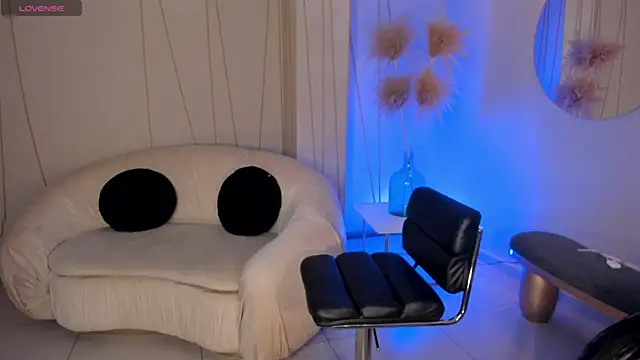 sarawinstone online show from February 5, 2025, 8:04 pm