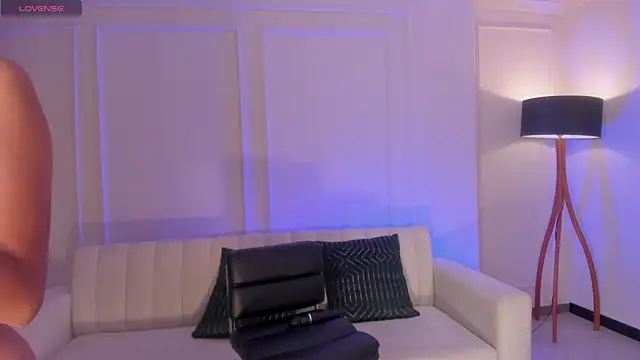 sarawinstone online show from March 5, 2025, 11:27 pm