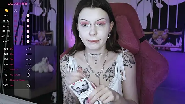 prettybones online show from January 1, 2025, 12:44 pm