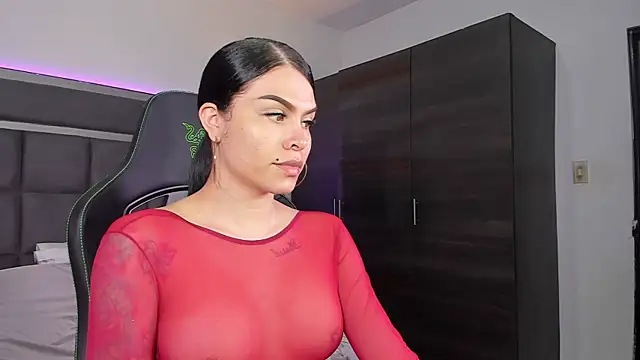 Emmilysantibanez online show from November 30, 2025, 2:21 pm