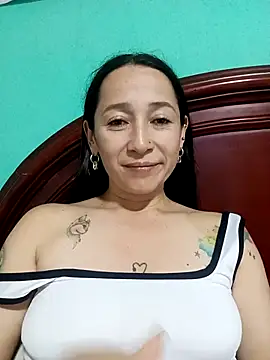 emilypoppy3 online show from October 16, 2025, 2:23 am