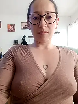 emilypoppy3 online show from March 6, 2026, 8:27 pm