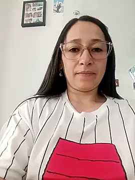 emilypoppy3 online show from April 20, 2026, 9:27 pm