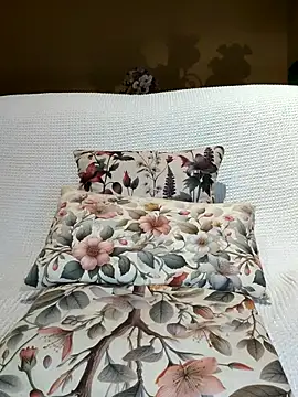 Melody87 online show from November 20, 2025, 8:08 pm