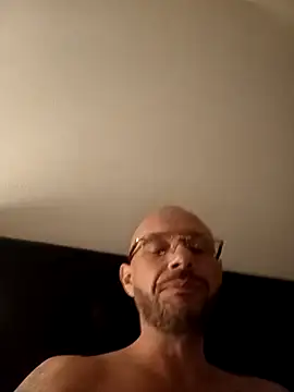 Guitccch online show from April 21, 2026, 10:23 pm