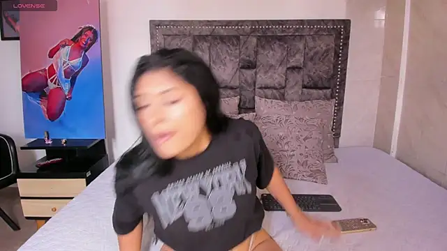 CandyRoxx1  online show from April 1, 2026, 9:01 pm