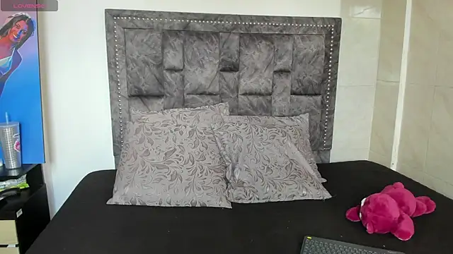 Snapshot of CandyRoxx1_ chatting on May 6, 2026, 7:41 pm CandyRoxx1 online show from May 6, 2026, 7:41 pm