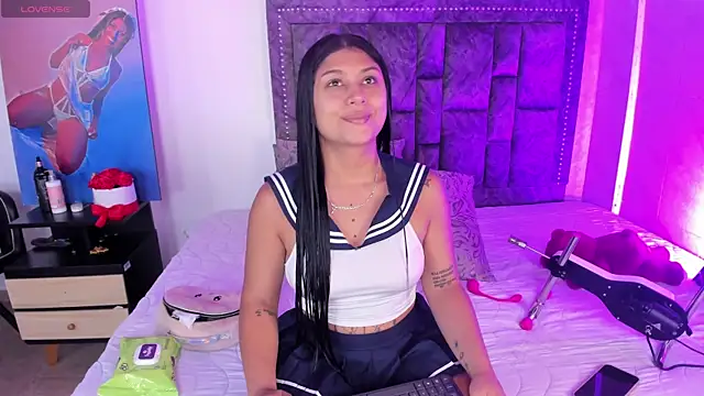 Snapshot of CandyRoxx1_ chatting on June 3, 2026, 6:35 pm CandyRoxx1 online show from June 3, 2026, 6:35 pm