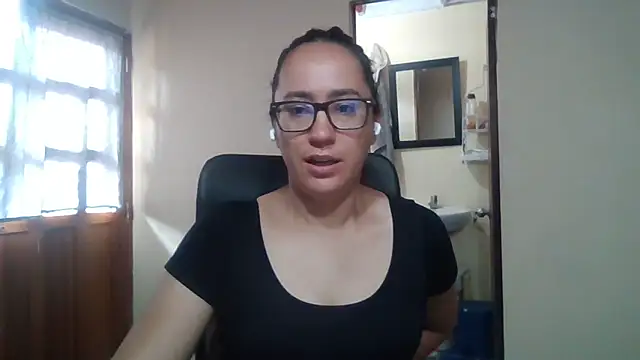 Snapshot of brittanycheeks chatting on April 21, 2026, 2:23 pm brittanycheeks online show from April 21, 2026, 2:23 pm