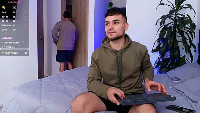 Aron-santoro online show from April 24, 2026, 2:52 pm