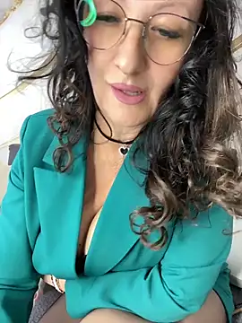 Snapshot of Katie-n chatting on June 17, 2026, 7:22 am Katie-n online show from June 17, 2026, 7:22 am