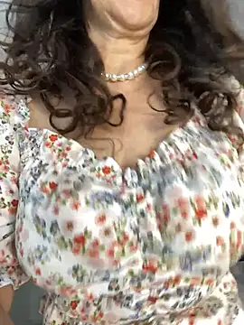 Snapshot of Katie-n chatting on July 2, 2026, 6:19 am Katie-n online show from July 2, 2026, 6:19 am