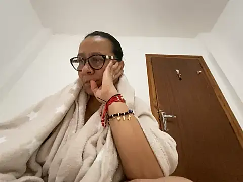 sweeviolet online show from April 21, 2026, 6:41 am