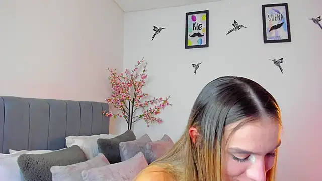 im sarah34 online show from January 17, 2025, 3:23 am