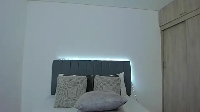 im sarah34 online show from April 19, 2026, 4:06 pm