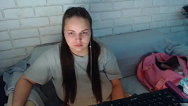 Crazyy girl  online show from March 11, 2025, 3:12 pm