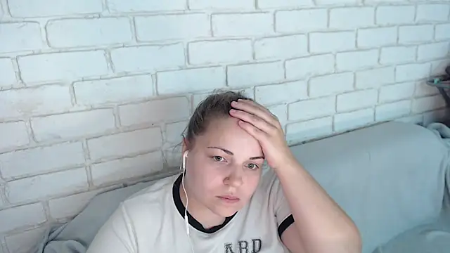 Crazyy girl  online show from November 2, 2025, 3:47 pm