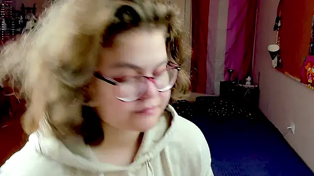 Sashy Way online show from September 12, 2025, 9:26 pm