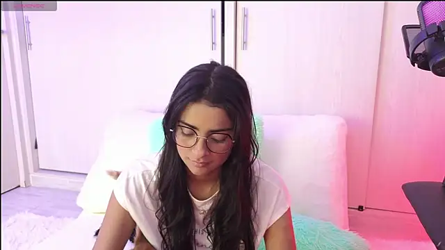 Yues050600 online show from February 17, 2025, 2:09 am